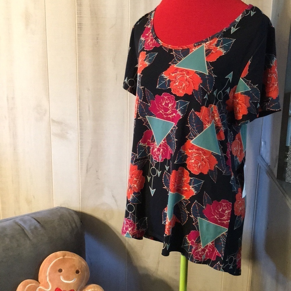 LULAROE Floral Classic T Size L